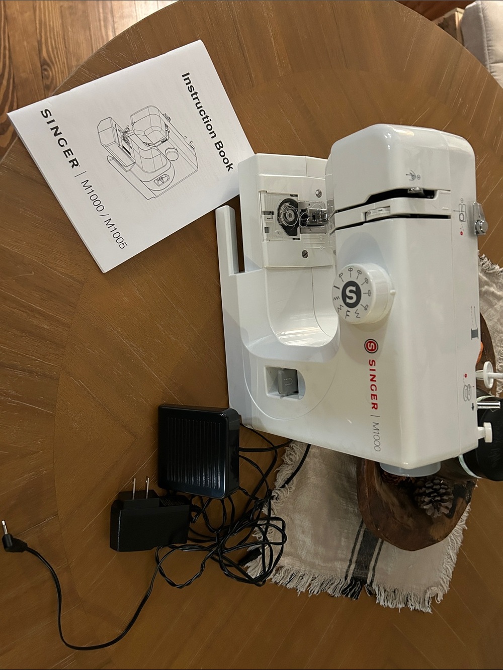 Singer M1000 Compact Sewing Machine in White
